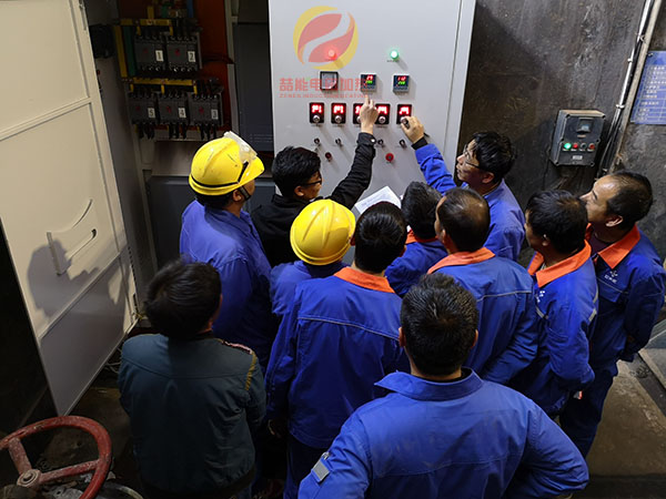 技術(shù)人員給客戶認(rèn)真培訓(xùn)，設(shè)備圓滿運(yùn)行，客戶驗(yàn)收